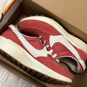 Nike women’s waffle debut vintage sneakers.